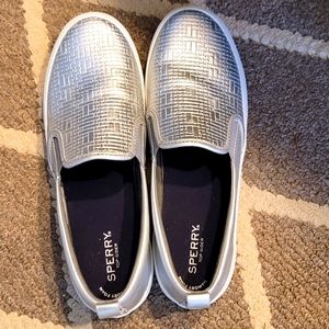 Sperry crest twin gore silver loafer